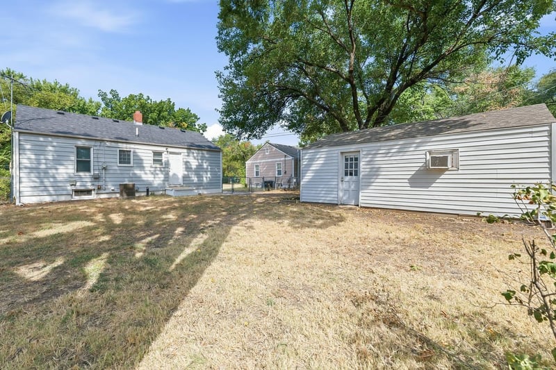 2130 S Victoria St, Wichita, KS 67211