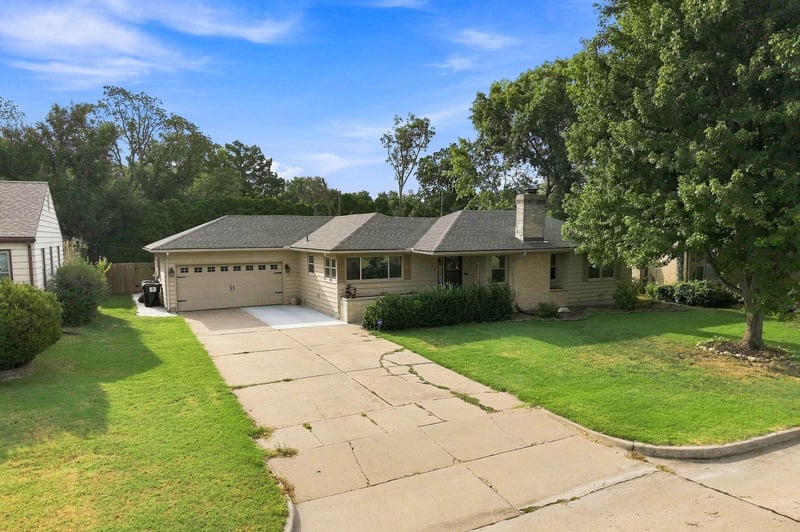 222 N Brookside St, Wichita, KS 67208