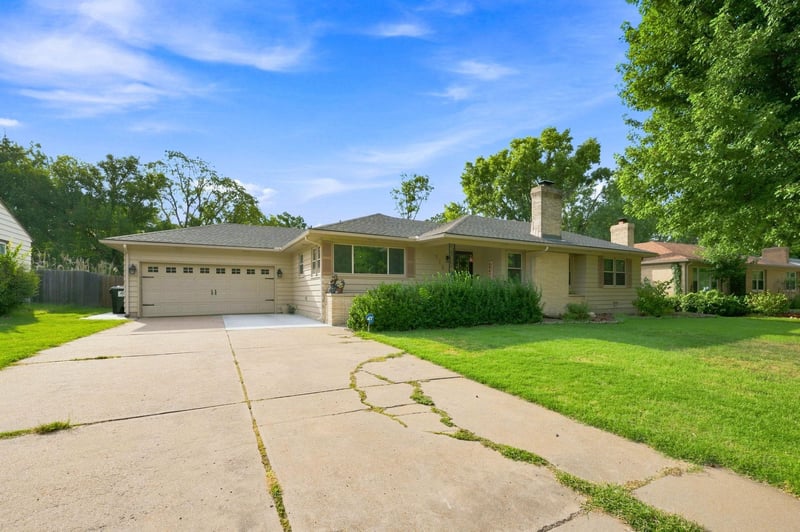 222 N Brookside St, Wichita, KS 67208