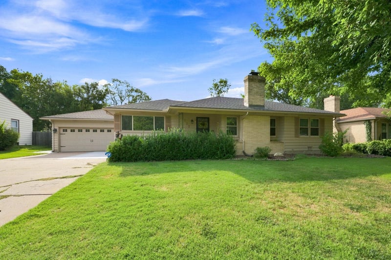 222 N Brookside St, Wichita, KS 67208