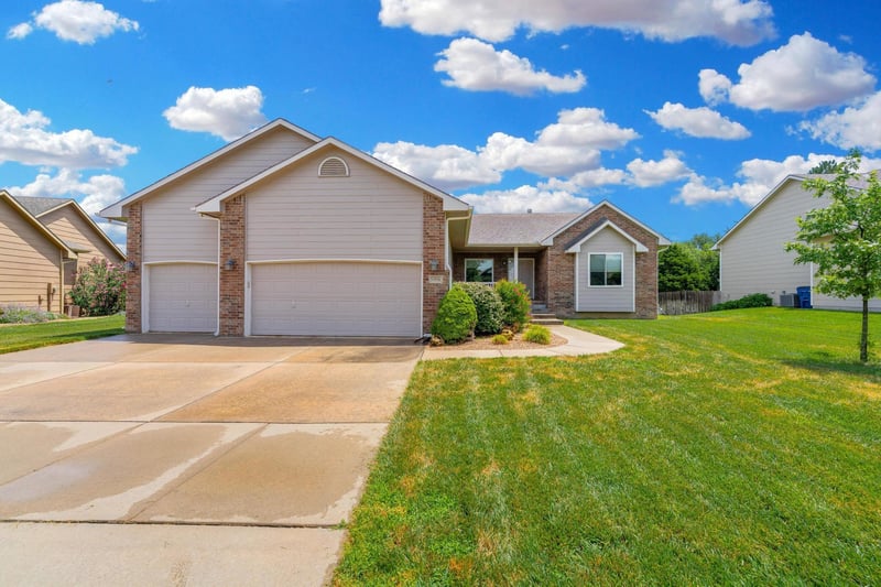 14326 E Hawthorne St, Wichita, KS 67230