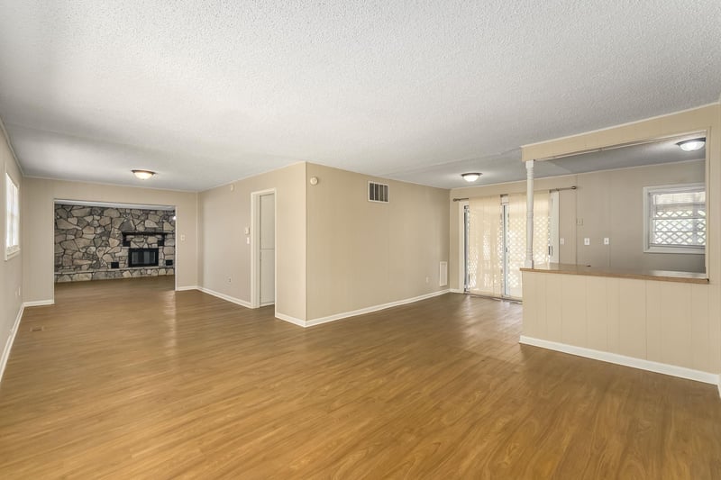 220 E 44th St S, Wichita, KS 67216-1714