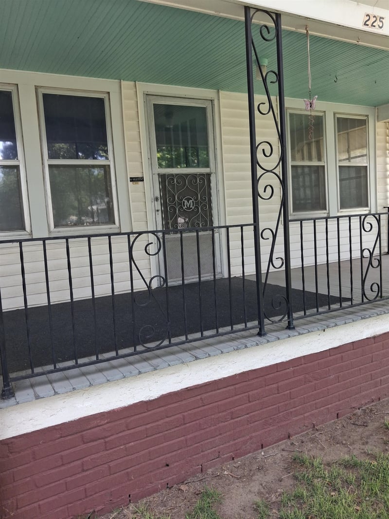 225 N St Clair Ave, Wichita, KS 67203