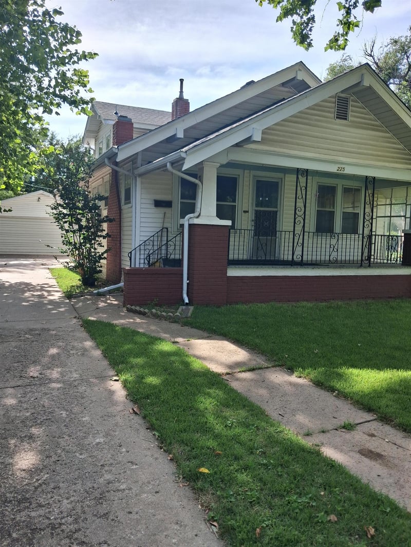 225 N St Clair Ave, Wichita, KS 67203