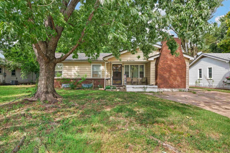 243 Western Ave, Haysville, KS 67060