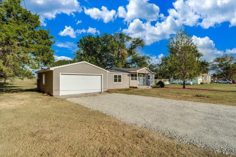 2302 S Anderson, Newton, KS 67114