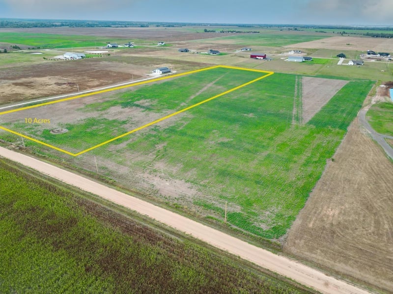 16366 E Bluff St, Cheney, KS 67025