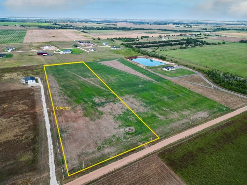 16366 E Bluff St, Cheney, KS 67025