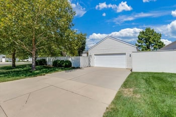 842 N Glenmoor St, Wichita, KS 67206
