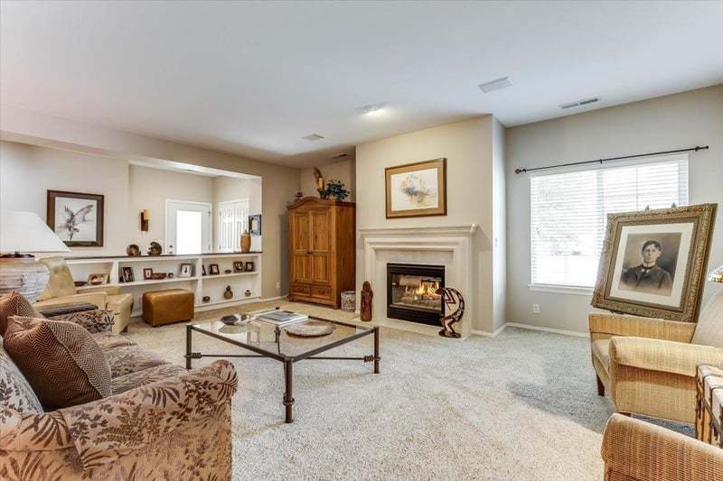 842 N Glenmoor St, Wichita, KS 67206