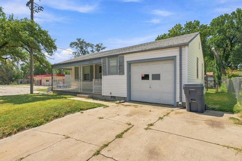 2561 S Hydraulic Ave, Wichita, KS 67216