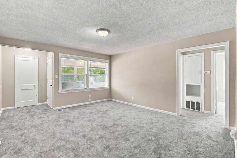 2561 S Hydraulic Ave, Wichita, KS 67216