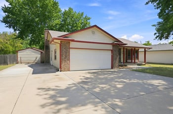 1422 N Tanglewood Ct, Rose Hill, KS 67133