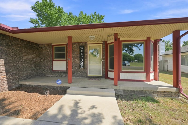 1422 N Tanglewood Ct, Rose Hill, KS 67133