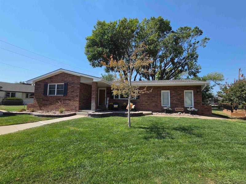 2664 Summer Ln, Salina, KS 67401