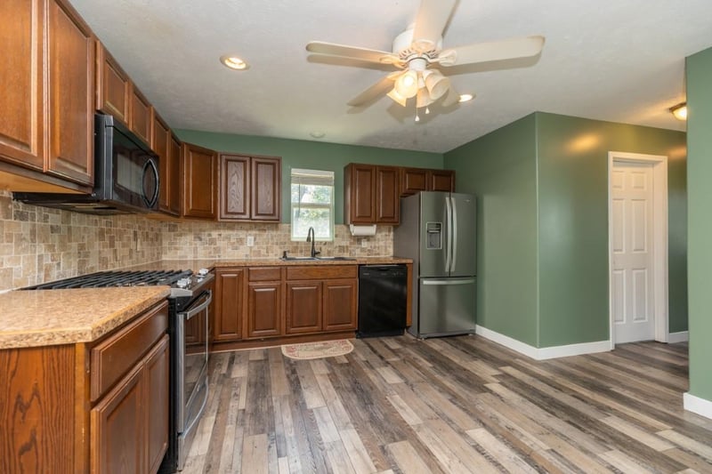 1905 Deer Rd, Abilene, KS 67410