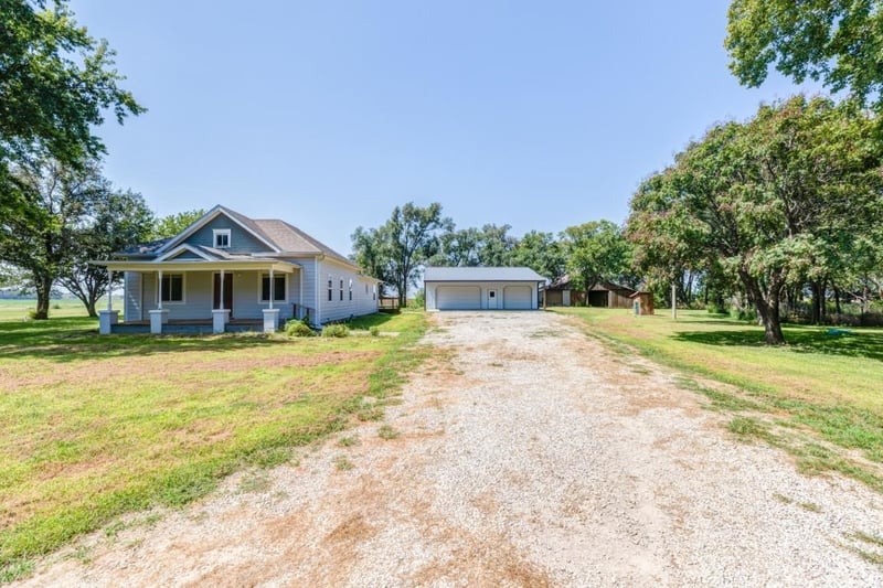 1905 Deer Rd, Abilene, KS 67410
