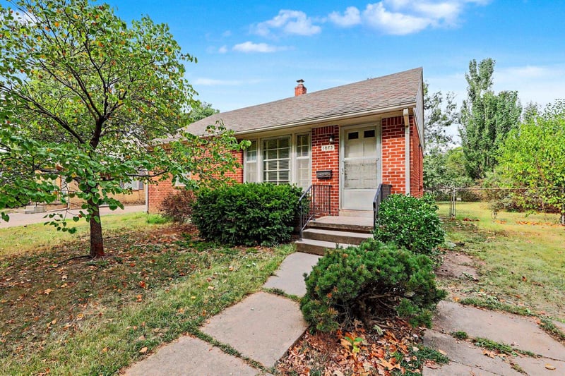 1863 S Parkwood, Wichita, KS 67218