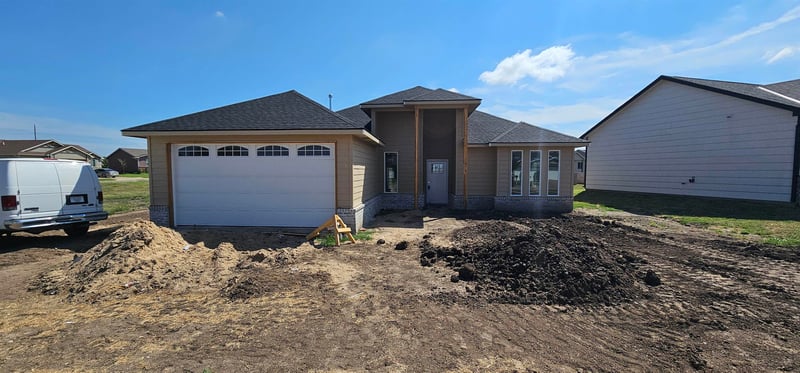 728 N Red Bud Ave, Valley Center, KS 67147