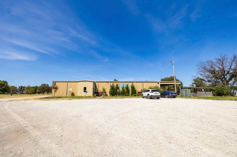 2206 - 2402 E 101st, Valley Center, KS 67147