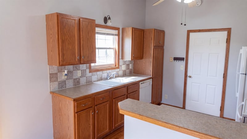 6505 E 44th St N, Bel Aire, KS 67226-1483