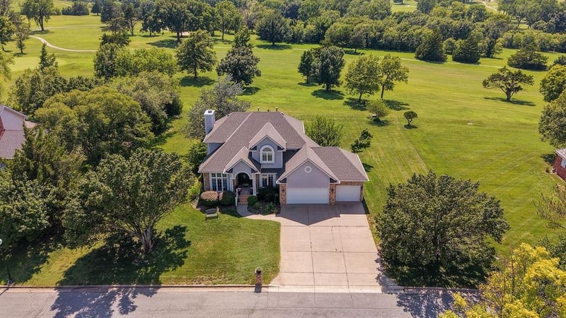 2913 Cabrillo Dr, Winfield, KS 67156
