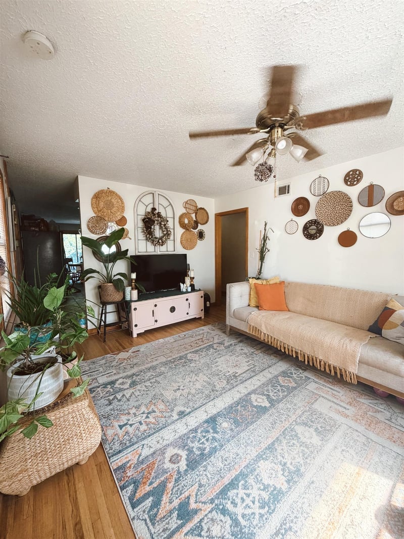 1220 N Lakeview Dr, Derby, KS 67037