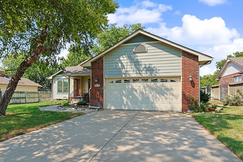 804 E Rivera Dr, Mulvane, KS 67110