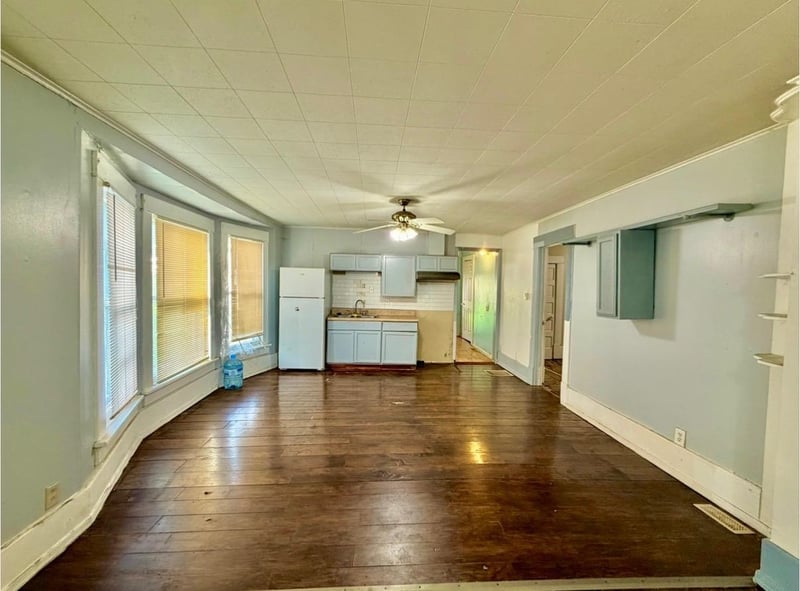 210 S Poplar St, Wichita, KS 67211