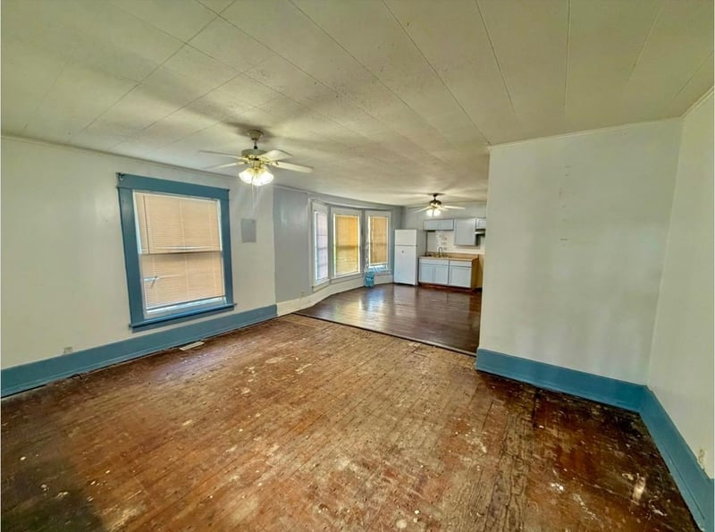 210 S Poplar St, Wichita, KS 67211