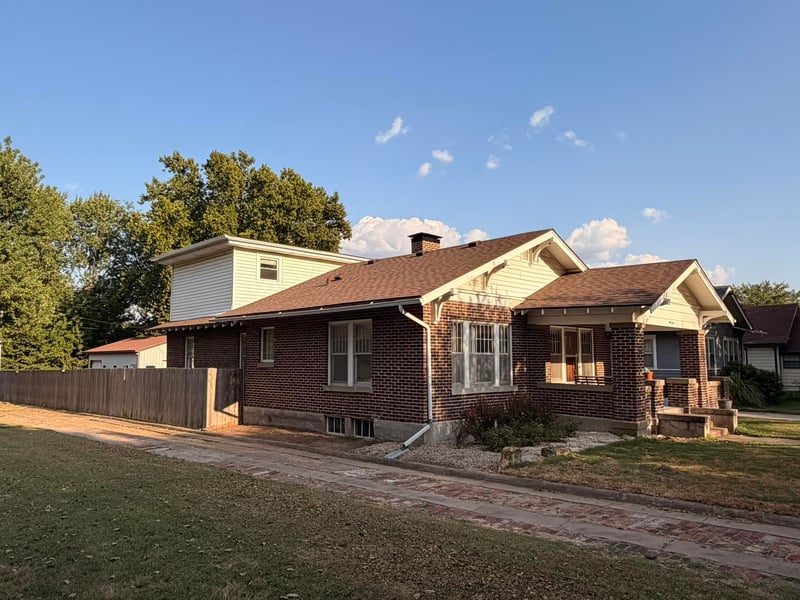 914 N 2nd St, Arkansas City, KS 67005-6639