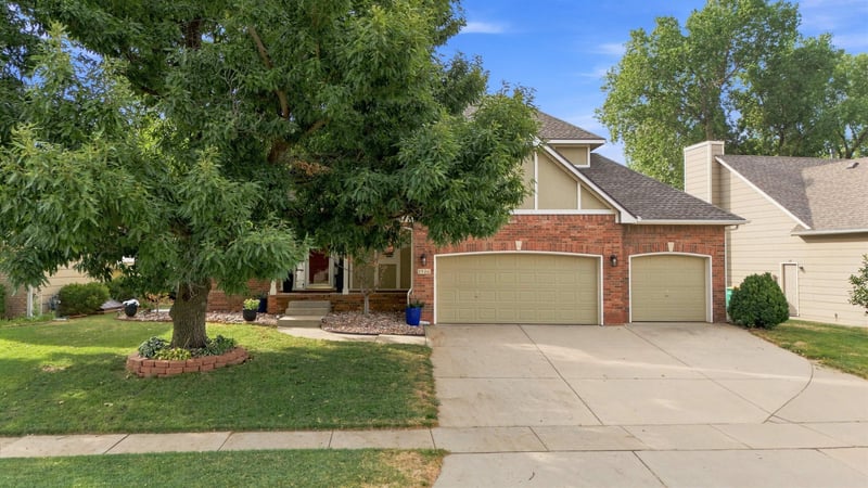 2526 N Hazelwood St, Wichita, KS 67205