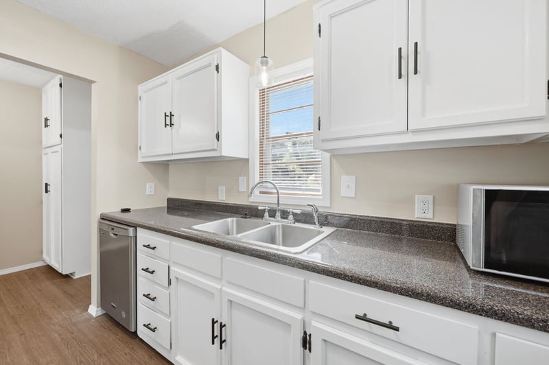 1415 E Evanston St, Park City, KS 67219-1330