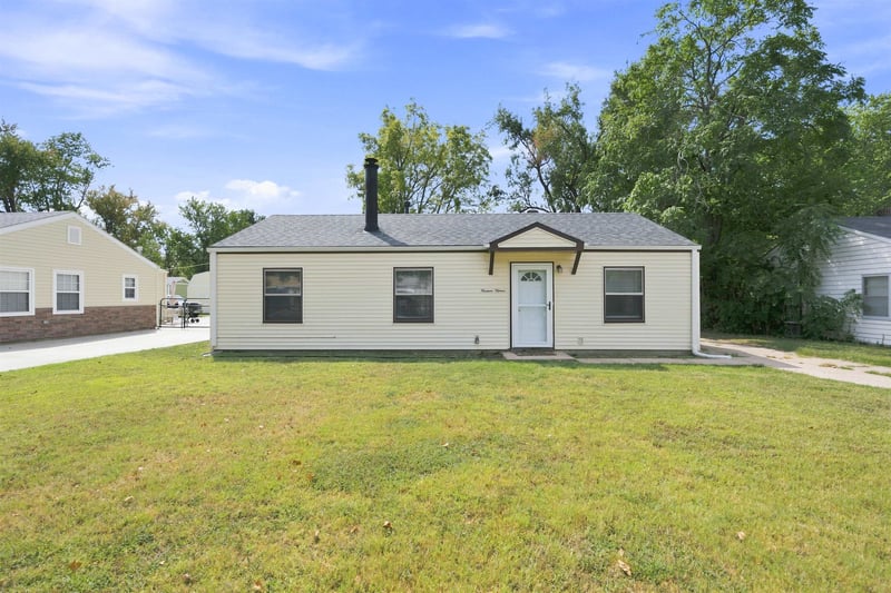 1415 E Evanston St, Park City, KS 67219-1330