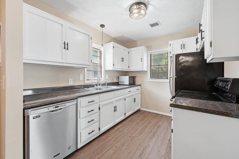 1415 E Evanston St, Park City, KS 67219-1330