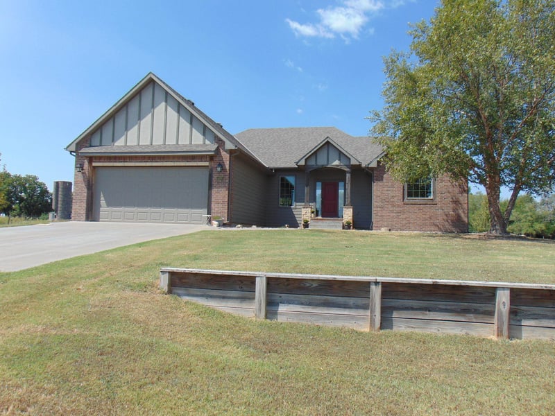 5000 E Idle Banks Cir, Valley Center, KS 67147