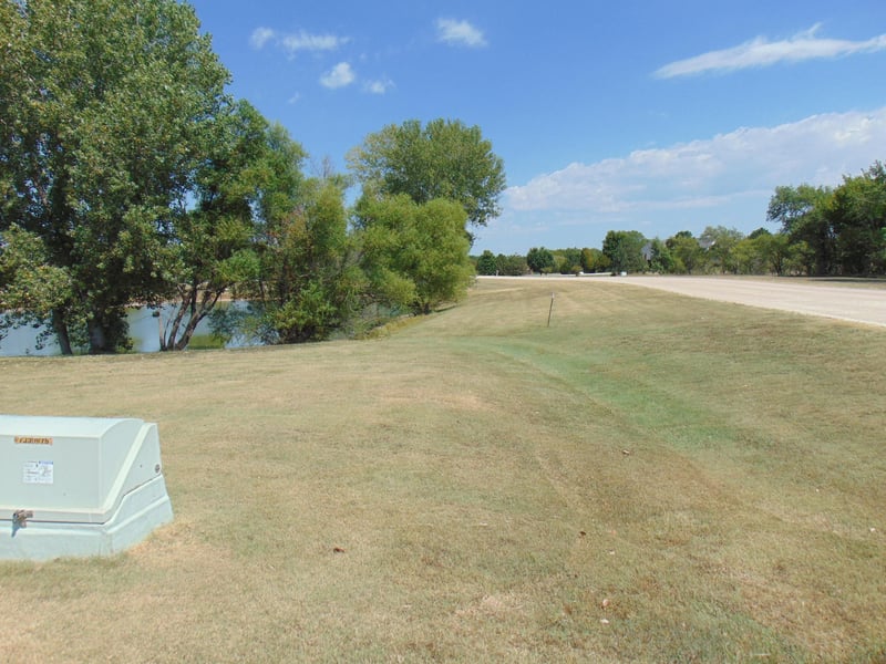 5000 E Idle Banks Cir, Valley Center, KS 67147