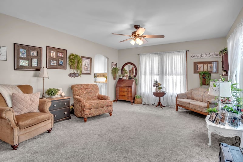 515 S High St, Newton, KS 67114