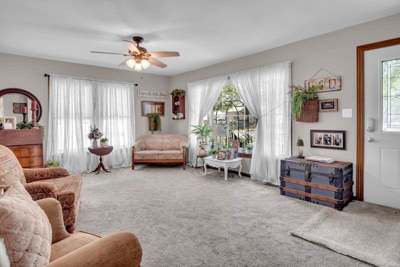 515 S High St, Newton, KS 67114
