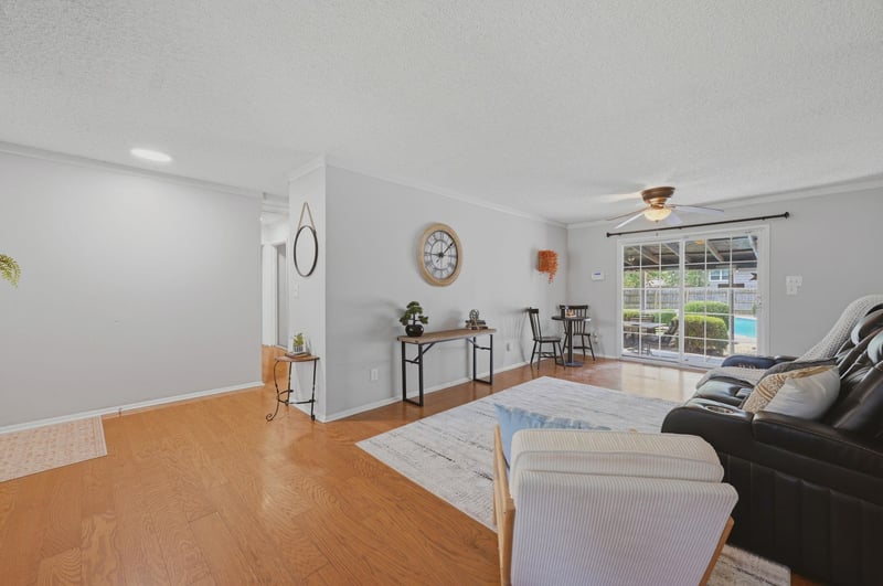 513 E Burning Tree Rd, Derby, KS 67037-3142