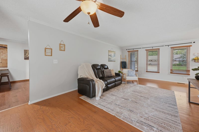 513 E Burning Tree Rd, Derby, KS 67037-3142