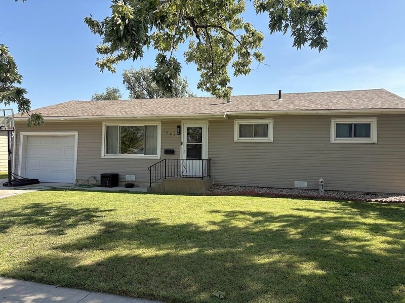 1607 Hickory St, Salina, KS 67401
