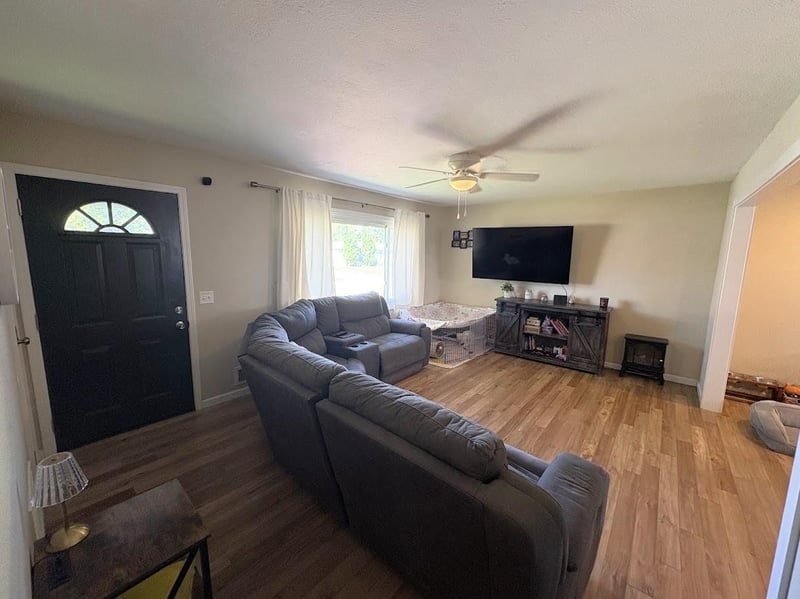 1607 Hickory St, Salina, KS 67401