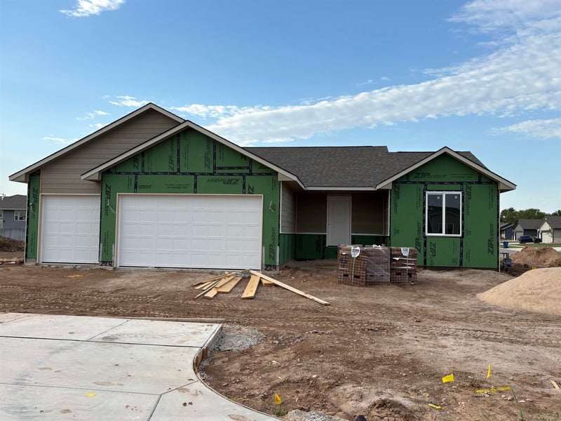 224 E Hanscom St, Derby, KS 67037