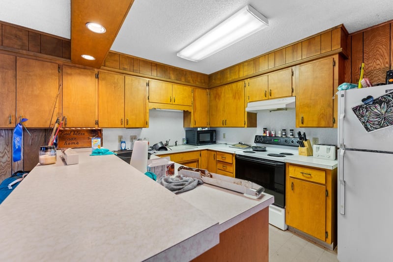 806 S Edwards, Moundridge, KS 67107