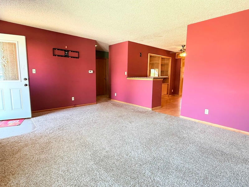 207 E 2nd St, Hillsboro, KS 67063