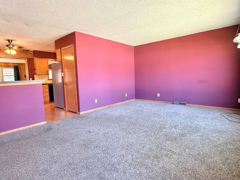207 E 2nd St, Hillsboro, KS 67063