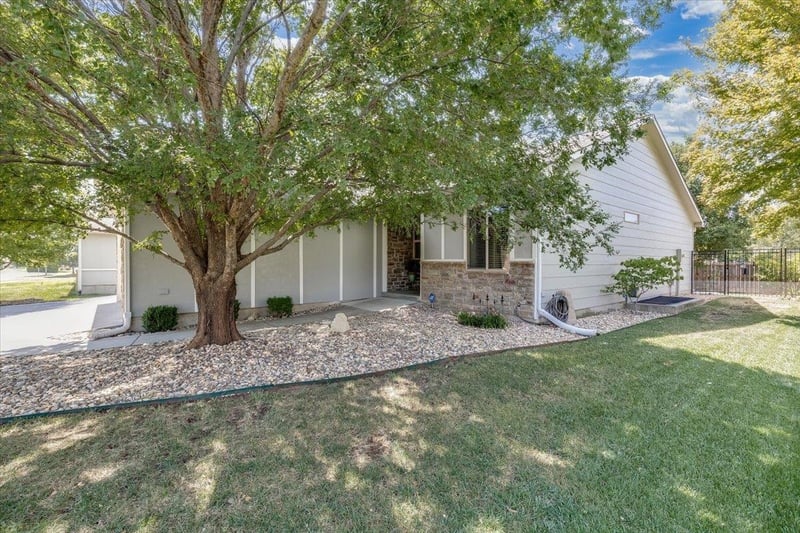 1201 N Beau Jardin, Derby, KS 67037