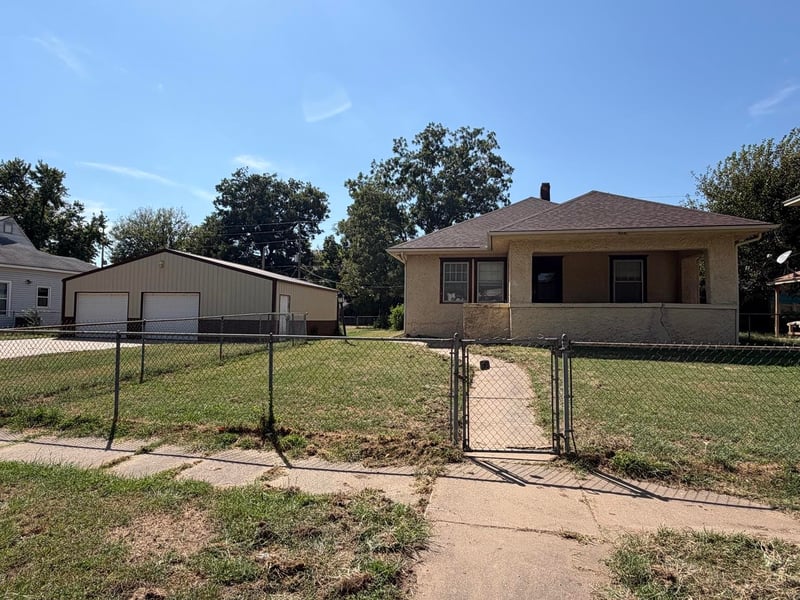507 S B St, Arkansas City, KS 67005-2725