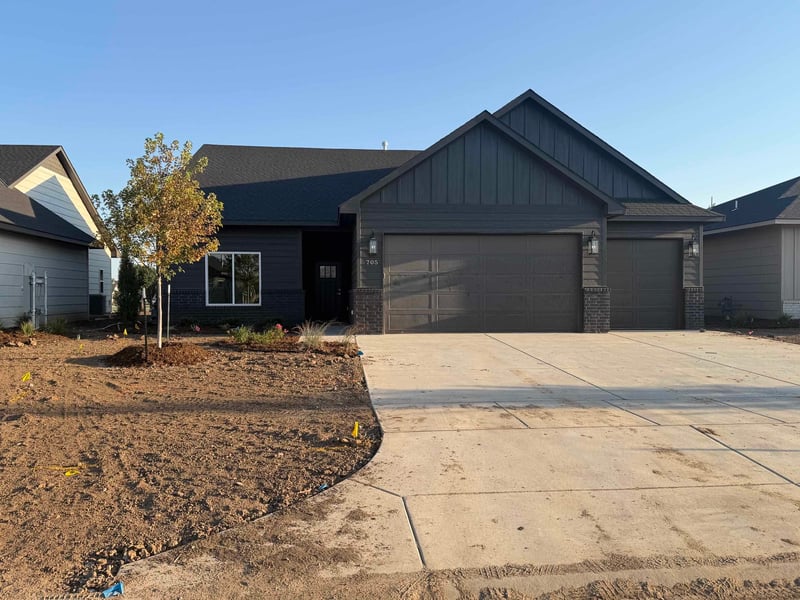 705 N Wheatland Ct, Wichita, KS 67235